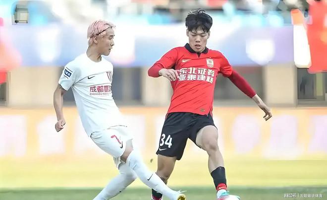 关于四川九牛主场对阵长春亚泰，实力对比悬殊的信息
